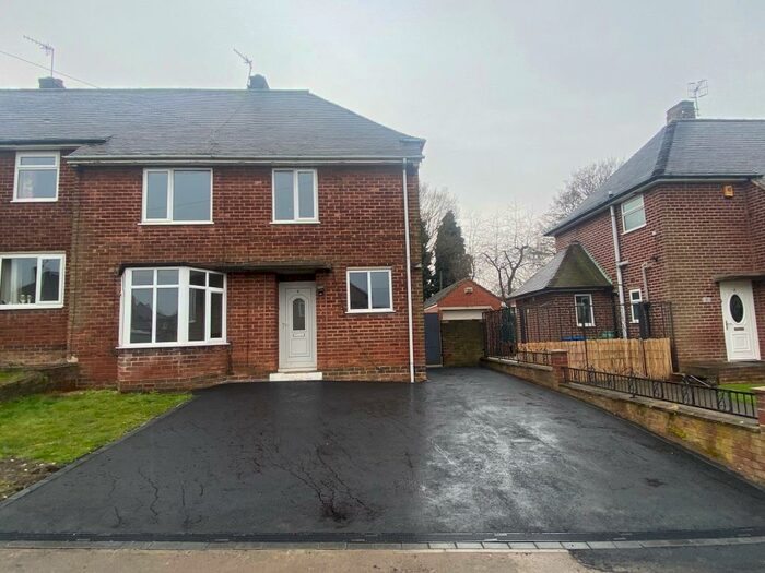 4 Bedroom House To Rent In Keswick Drive, Chesterfield, S41