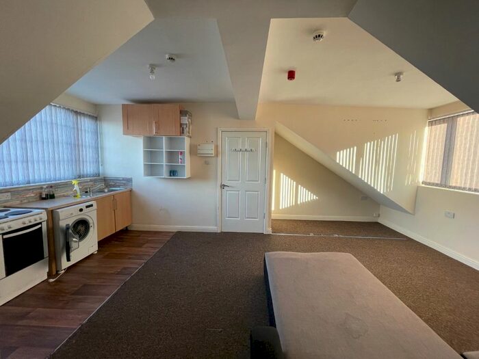 1 Bedroom Flat To Rent In Ivanhoe Road, Bradford 7, West Yorkshire BD7