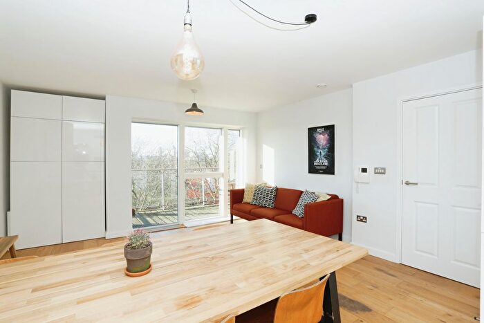 1 Bedroom Flat For Sale In Glengall Road, London, SE15