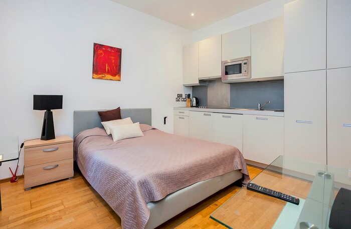 Studio To Rent In St Stephens Gardens, Bayswater, W2