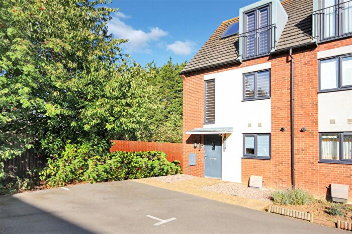 3 Bedroom Town House For Sale In Neptune Road, Wellingborough, NN8