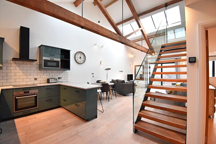 2 Bedroom Flat To Rent In Commercial Road, Exeter, EX2