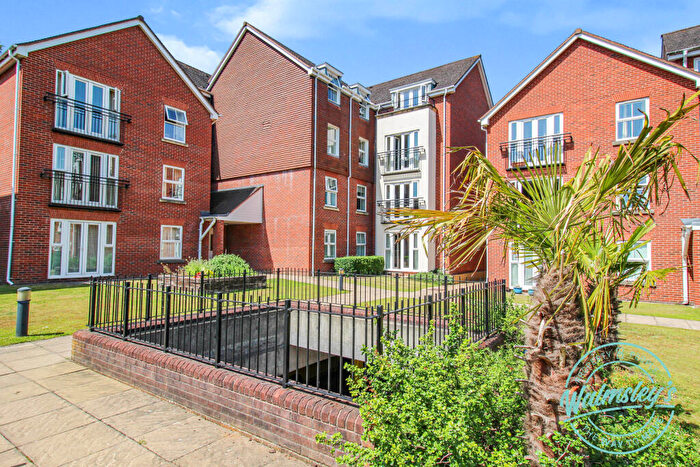 2 Bedroom Apartment For Sale In Birch Meadow Close, Warwick, Warwickshire, CV34