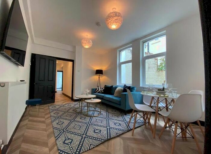 4 Bedroom Flat To Rent In Colum Road, Cardiff, CF10