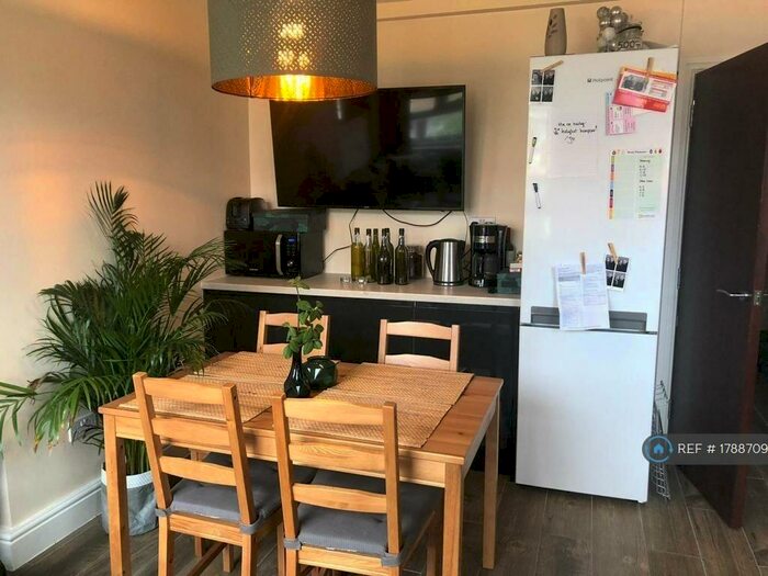 4 Bedroom Maisonette To Rent In Knapp Road, London, E3