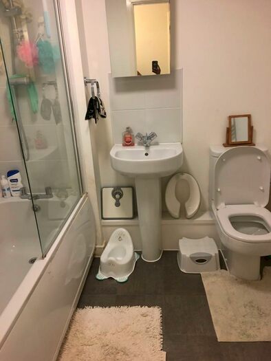 2 Bedroom Flat To Rent In Sovereign Place, Hatfield, AL9