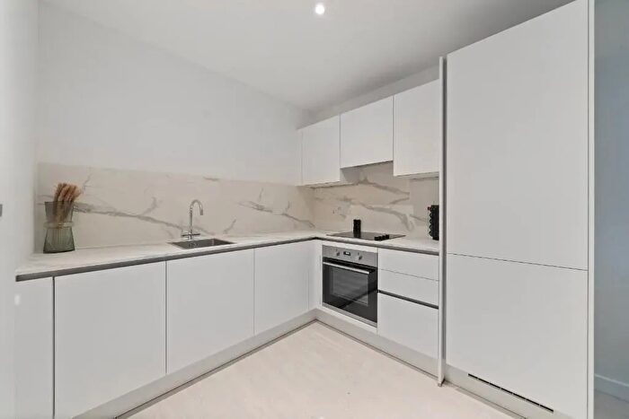 1 Bedroom Flat To Rent In Arusha Court, Farine Avenue, Hayes, UB3