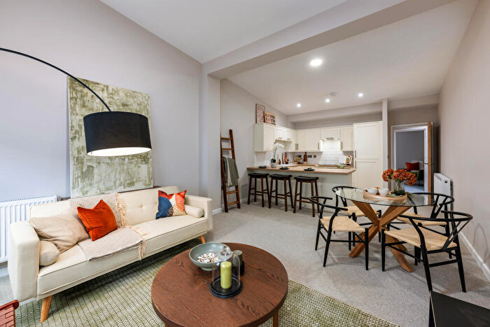 2 Bedroom Flat To Rent In High Street, Barnstaple, EX31