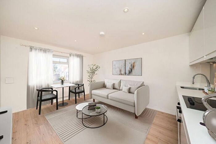1 Bedroom Flat For Sale In Ewell Road, Surbiton, KT6