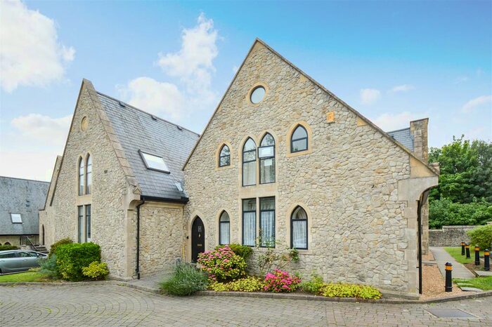 2 Bedroom Flat To Rent In Conway Mews, Brompton, Gillingham, ME7