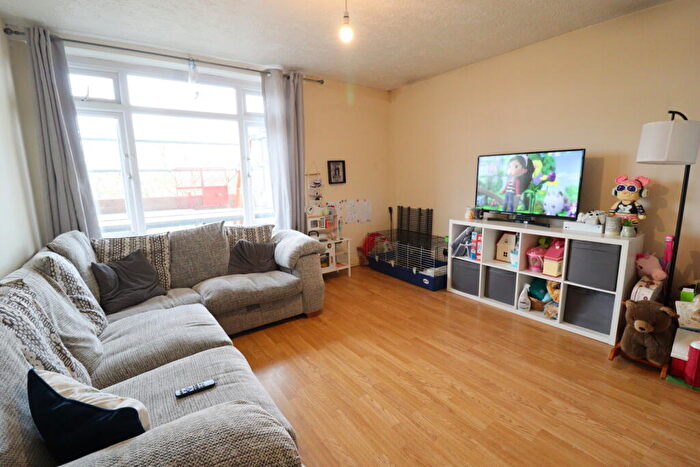 1 Bedroom Apartment For Sale In Ballards Walk, Lee Chapel North, Basildon, Essex, SS15