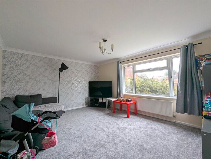 2 Bedroom Apartment For Sale In Grace Drive, Kingswood, Bristol, BS15