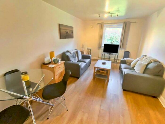 3 Bedroom Apartment To Rent In The Portland :: Fallowfield, M14