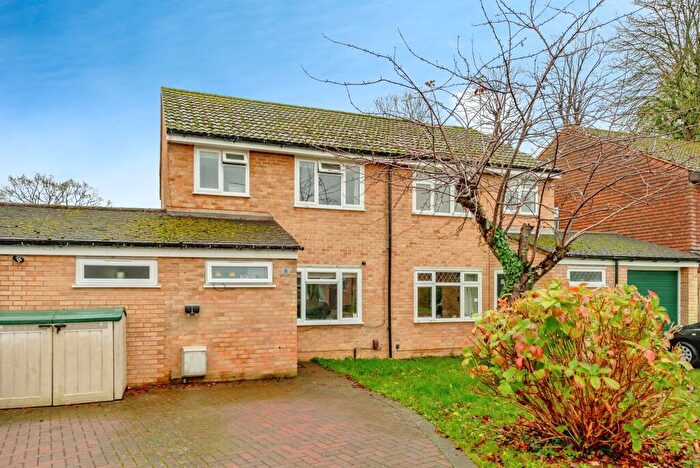 4 Bedroom Semi Detached House For Sale In Wesley Close, Horley, RH6