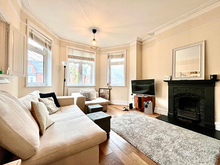 3 Bedroom Flat To Rent In Chichele Road, Willesden, NW2