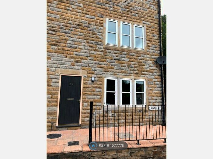 2 Bedroom Maisonette To Rent In High Street, New Mills, High Peak, SK22