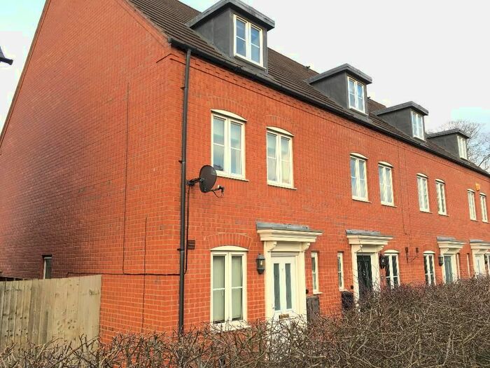 3 Bedroom End Of Terrace House To Rent In Dryden Way, Stratford-Upon-Avon, CV37