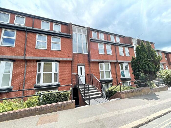 1 Bedroom Apartment For Sale In Grosvenor Road, Aldershot, Hampshire, GU11