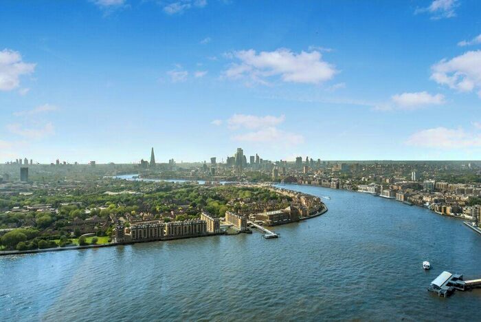 Flat To Rent In Landmark Pinnacle, London, E14