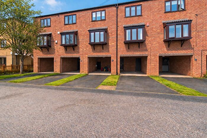 3 Bedroom Town House To Rent In Lenton Manor, Nottingham, NG7