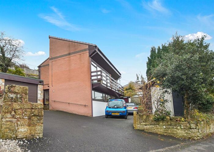 4 Bedroom Detached House For Sale In Middle Road, Coedpoeth, LL11