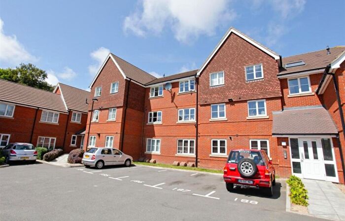 2 Bedroom Flat To Rent In Ardent Road, Whitfield, Kent, CT16