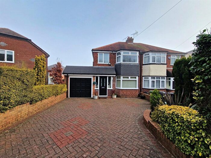 3 Bedroom Semi Detached House To Rent In Gunner Lane, Rednal, Birmingham, B45