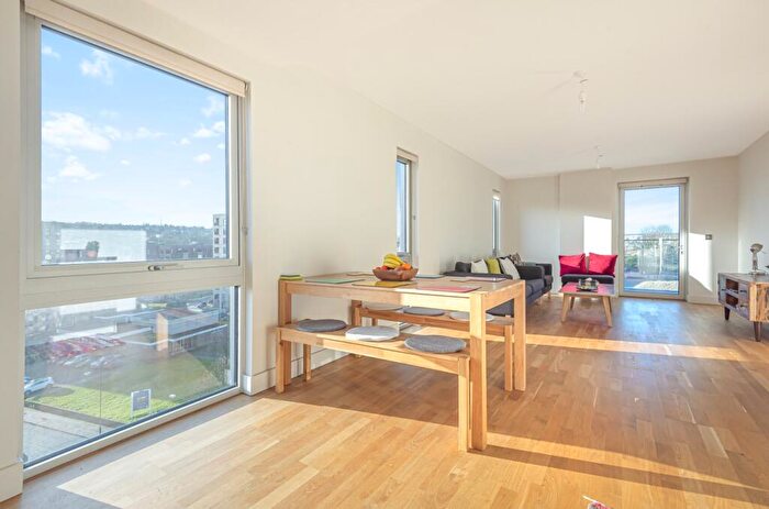 2 Bedroom Flat For Sale In Love Lane, London, SE18