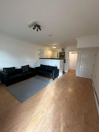 4 Bedroom Terraced House To Rent In Albert Gardens, Luton, LU1