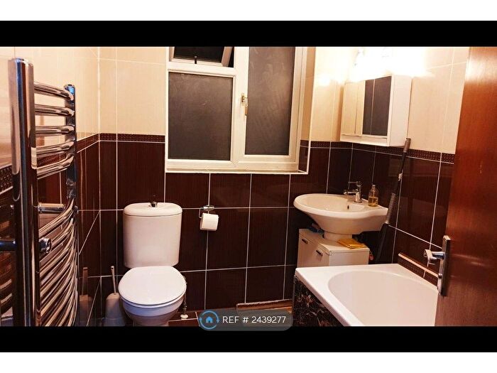 2 Bedroom Flat To Rent In Gantshill Crescent, Ilford, IG2