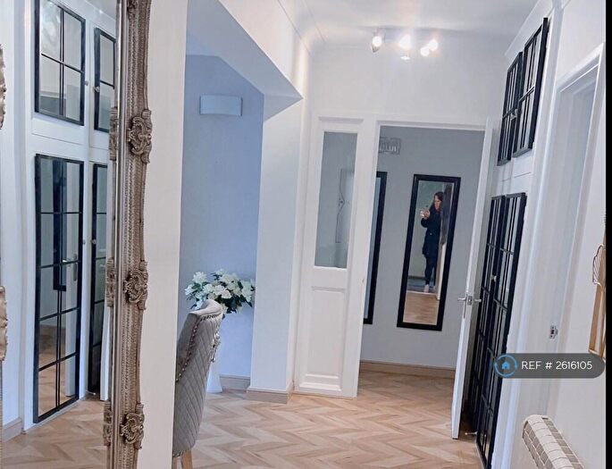 3 Bedroom Flat To Rent In Monkton Court, Bournemouth, BH4