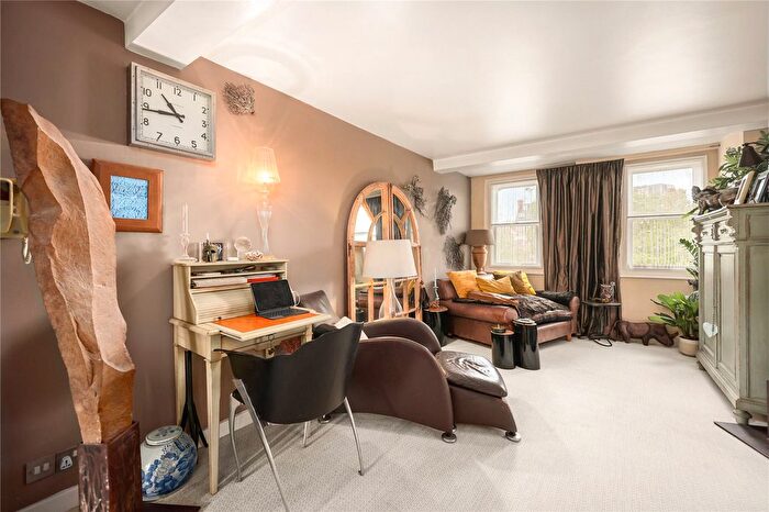 2 Bedroom Flat For Sale In West Smithfield, Clerkenwell, EC1A
