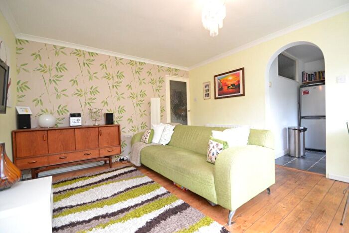 2 Bedroom Flat To Rent In Gledhow Court, Gledhow Valley Road, Leeds, LS7