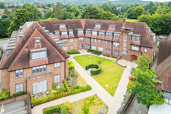 2 Bedroom Flat For Sale In Lesbourne Road, Reigate, RH2