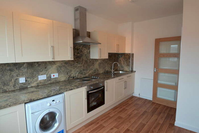 2 Bedroom Flat To Rent In Flat 2, 16 High Street, Cowbridge, CF71