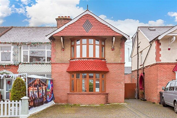 3 Bedroom End Terrace House For Sale In Hawthorn Crescent, Cosham, Portsmouth, Hampshire, PO6