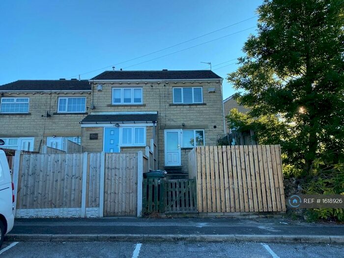 2 Bedroom End Of Terrace House To Rent In Barraclough Square, West Yorkshire, BD12