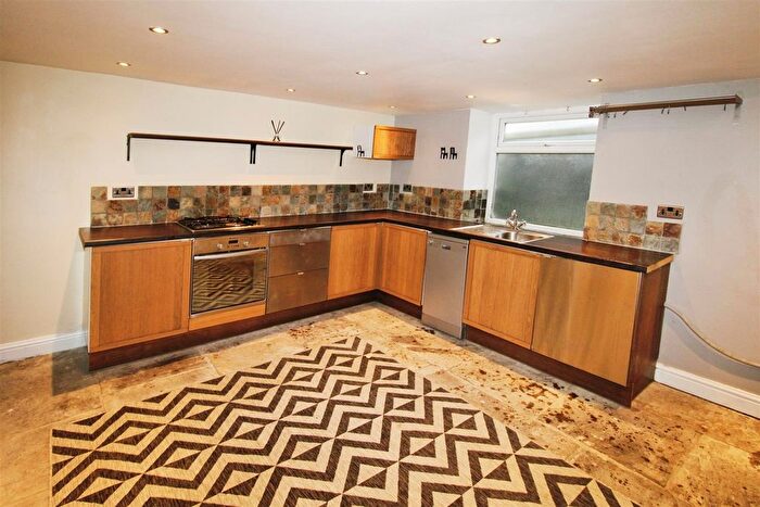 2 Bedroom End Of Terrace House To Rent In Cobden Street, Clayton, BD14