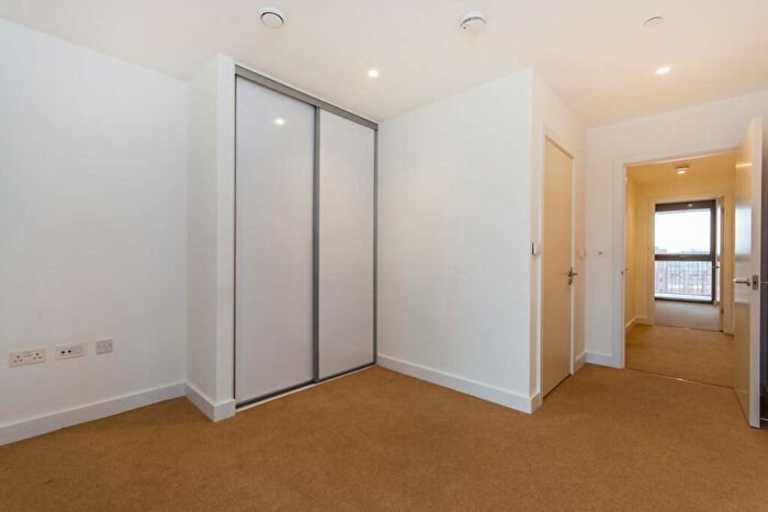 2 Bedroom Apartment To Rent In Caithnness Walk, Croydon, CR0