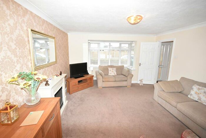 1 Bedroom Detached Bungalow For Sale In Odessa Road, Canvey Island, SS8