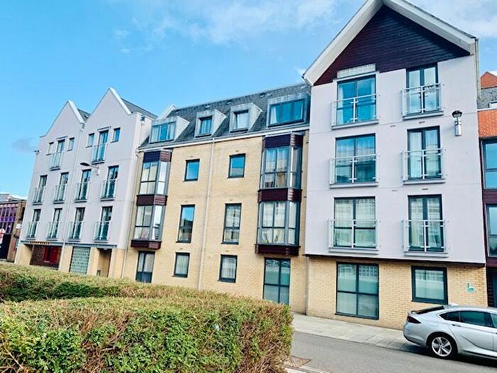 2 Bedroom Property To Rent In Castle Way, Southampton, SO14
