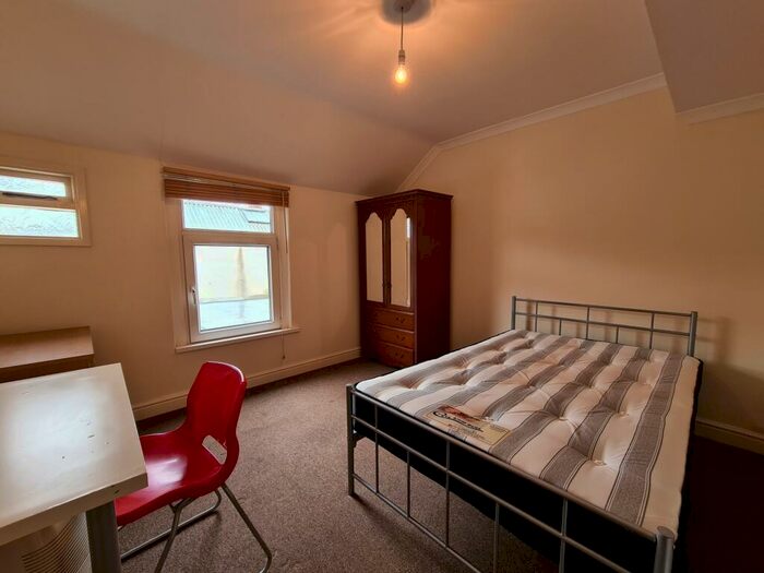 2 Bedroom Flat To Rent In Claude Road, Roath, CF24