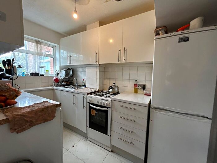 1 Bedroom Semi-Detached House To Rent In Hounslow, TW3