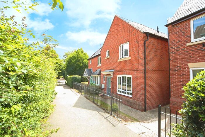 3 Bedroom Terraced House For Sale In Dryden Way, Stratford-upon-avon, CV37