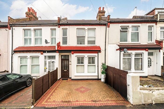 1 Bedroom Flat To Rent In Bensham Grove, Thornton Heath, CR7
