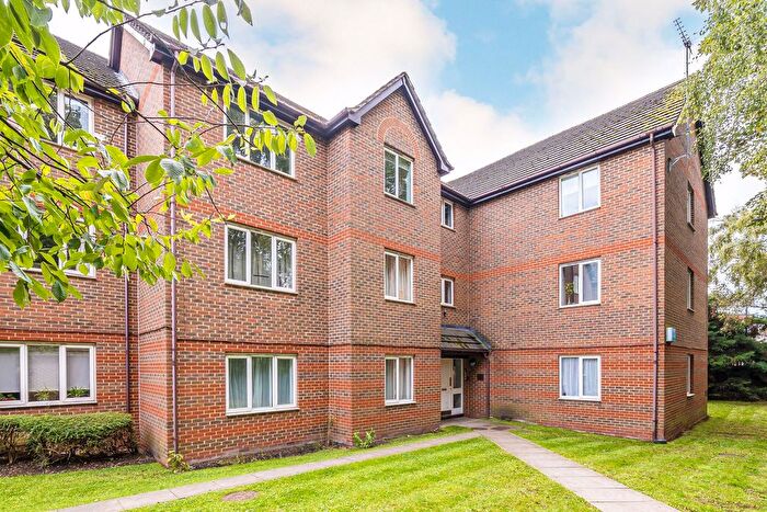 2 Bedroom Flat For Sale In John Austin Close, Kingston Upon Thames, KT2