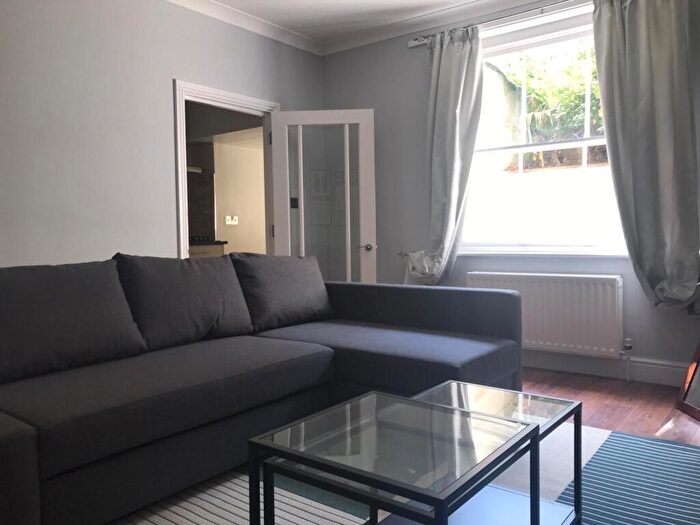 2 Bedroom Apartment To Rent In Cambridge Avenue, London, NW6