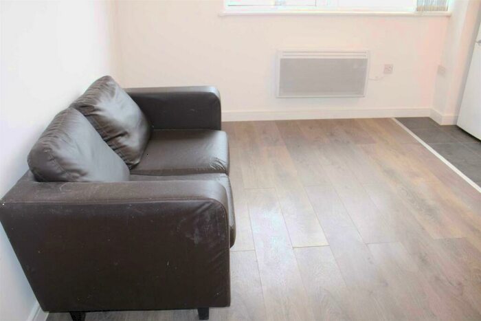 1 Bedroom Flat To Rent In Lombard Street West, West Bromwich, B70