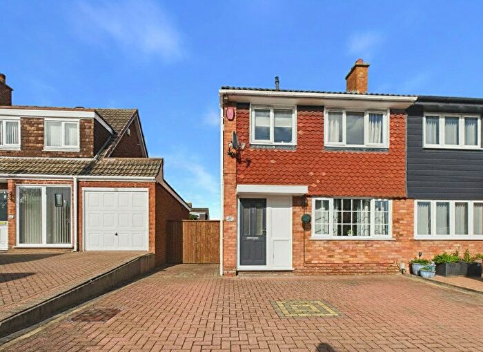 3 Bedroom Semi Detached House For Sale In Collett, Wilnecote, Tamworth, B77