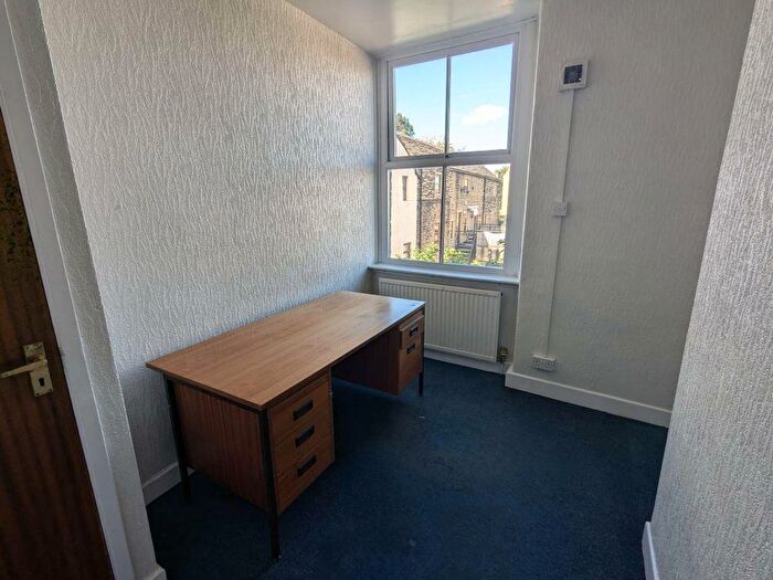 2 Bedroom House For Sale In High Street, Idle, Bradford, BD10